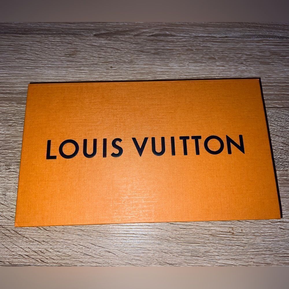 Gorgeous Louis Vuitton card holder